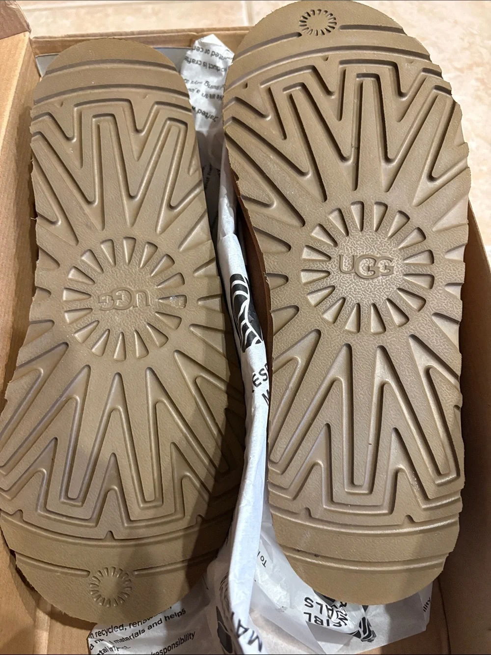 NEW IN BOX! Men’s UGG Chestnut Brown Suede Slip-On Shearling Mocs size 9